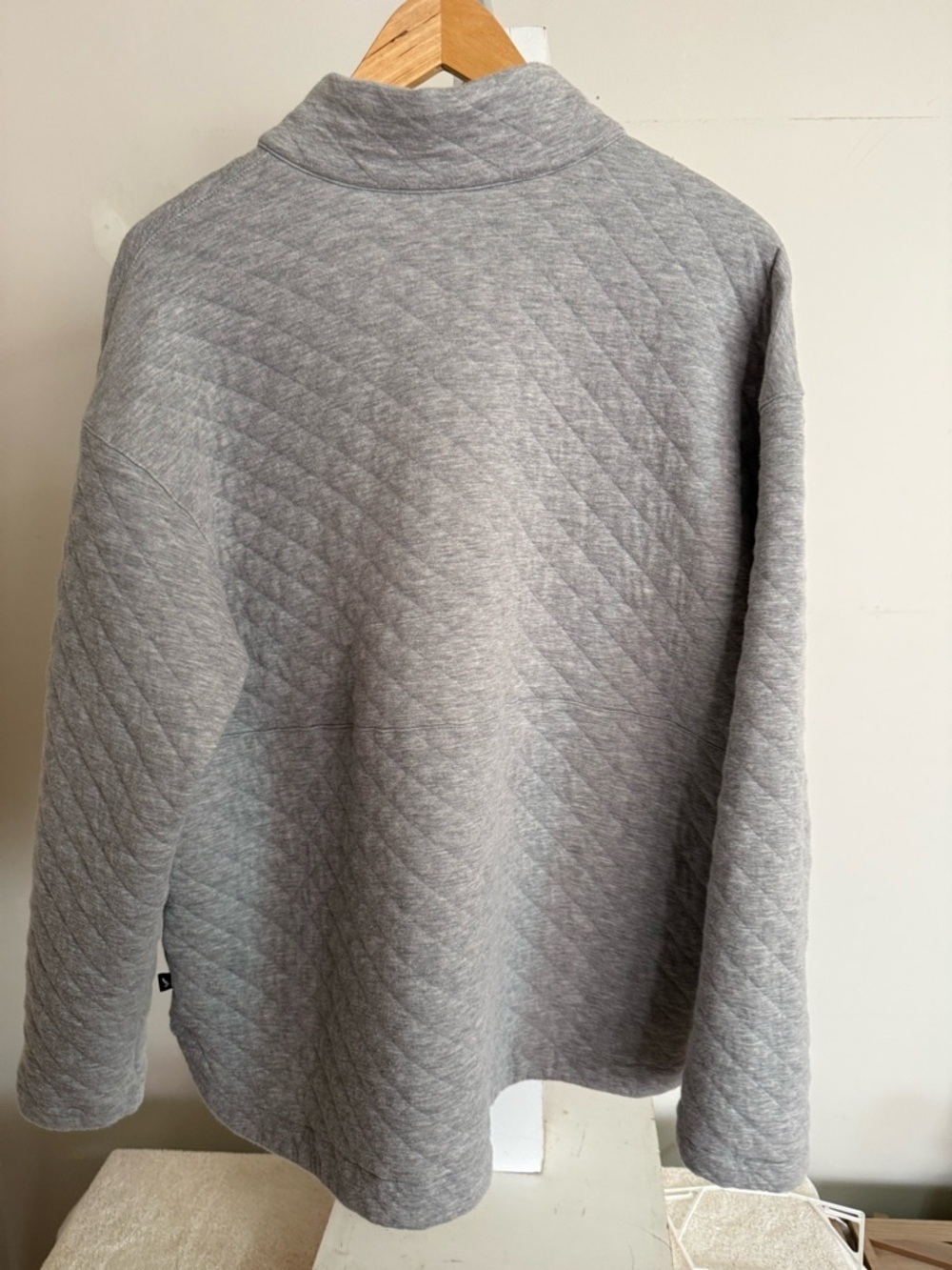 New Eddie Bauer Quilted Sweatshirt - Picture 8 of 10